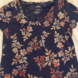 X-small, fits small , maybe even medium. Blue/purple with pink flowers